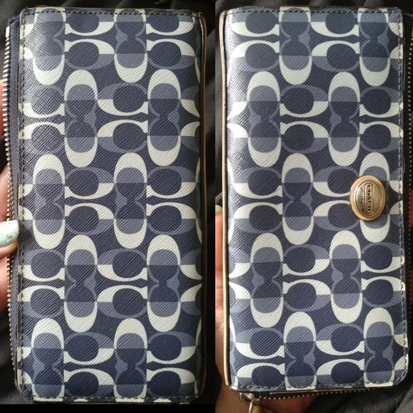SOLD!! Coach Large Wallet - Picture 4 of 6